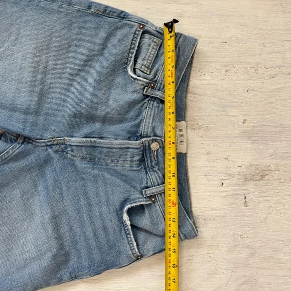 We The Free Maggie Mid Rise Distressed Straight Leg Jeans Light Wash Size 25 FP - Picture 7 of 10